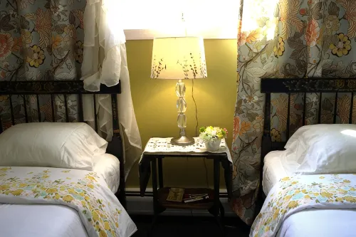 Taylor's Pharmacy Guesthouse - 2-Star