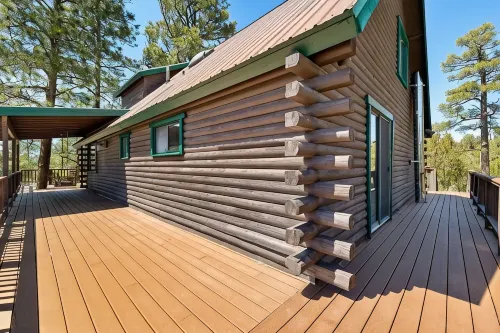 The Treehouse a 4-bedroom log cabin on 3 acres in Heber-Overgaard