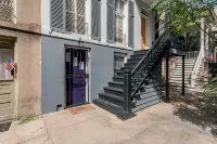 Hidden Garden Retreat in the Heart of Historic Savannah - Condos