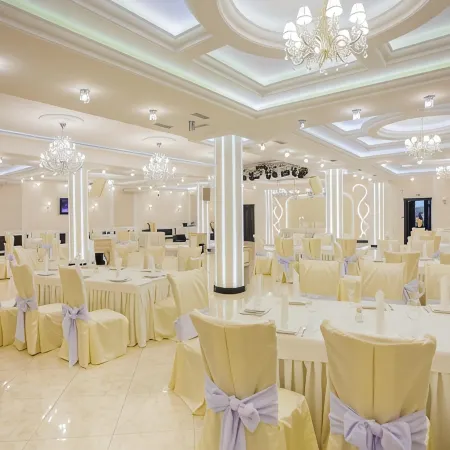 Sweet Hall (Свит Холл)