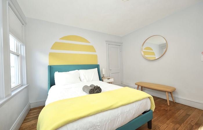 Luke House, Sleeps 14, Weddings, 2 Kitchens, Parking, Close to Airport & Boston