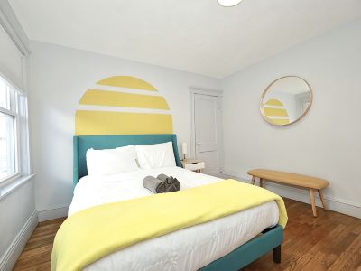 Luke House, Sleeps 14, Weddings, 2 Kitchens, Parking, Close to Airport & Boston