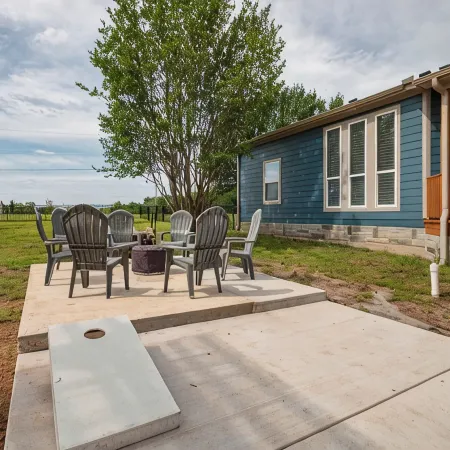 Lakeside Retreat – 6BR, Huge Backyard, Private Sandy Beach Access!