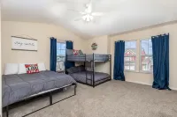 Monkey Island Getaway - Cozy 2BR Condo w/ Pool & Lake access - Pools