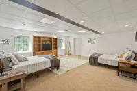 Sleepy Creek Getaway! Hot Tub & Sauna - Chalets