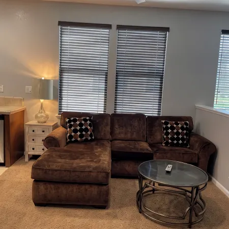 Charming 1-bedroom condo in awesome Modesto with WiFi, AC Отели в г. Модесто