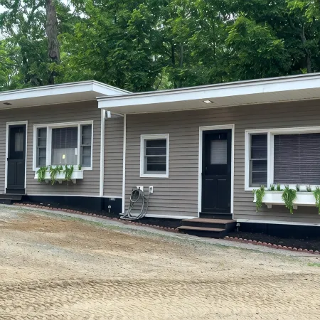 2 Bdrm Cozy Cottage #1 -Water Access and Dock on Lake Winnipesaukee - Meredith