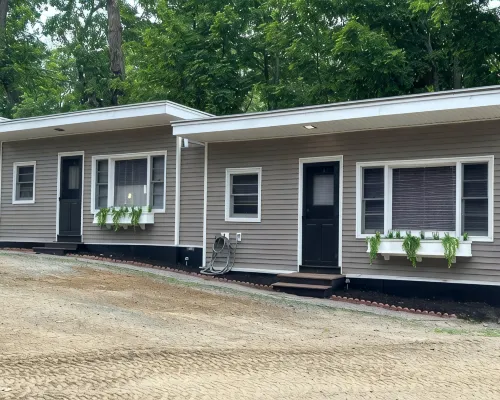 2 Bdrm Cozy Cottage #1 -Water Access and Dock on Lake Winnipesaukee - Meredith Hotels in Meredith