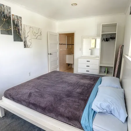 A Central 2nd floor 1 bedroom apartment with a nice balcony view & a nice pool.