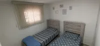 A Cozy Home with Easy Access to the Subway - Bungalows