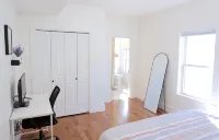 Modern 5BR 3BA • Retreat Near Subway & Downtown • Free Parking - balkon