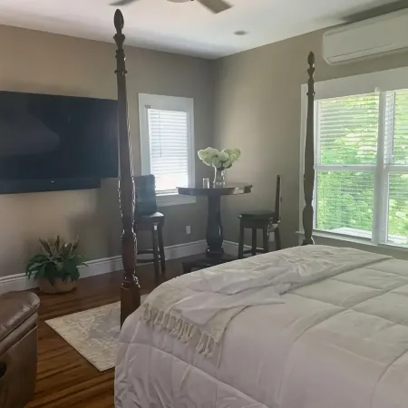 A Room Off Broadway, a prime downtown hideaway