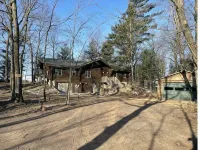 Lucky View Lodge Log Cabin on Big Butternut Lake Luck, WI 3 acre 300ft lakeshore - Chalets