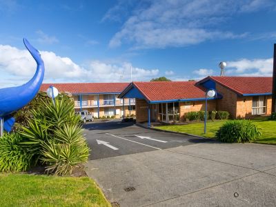 Blue Whale Motor Inn & Apartments
