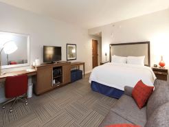 Hampton Inn Emerson LakePoint