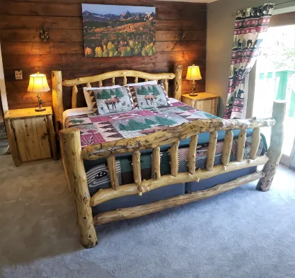 Cozy 4-Bedroom Cabin w/ Hot Tub + King Master Bed