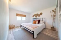 Private PEC Retreat w Games Room - Country Houses