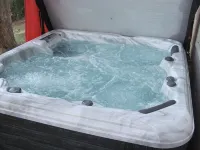 Cottage in Sugarcreek with Hot Tub - Homestays