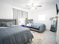 Charming 3BR Miami Home with Stylish Lounge, Coffee Bar & Peaceful Vibes Hotels in Golden Glades