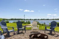Herons Perch: Peaceful Lakefront Cottage in Shipshewana close to all the fun! - Homestays