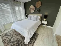 Prime Location! 5min to the Beach/Cruises