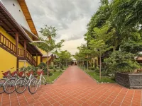 U Luang Prabang Hotels near Manivanh College