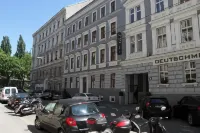 Hotel Deutschmeister - parkir