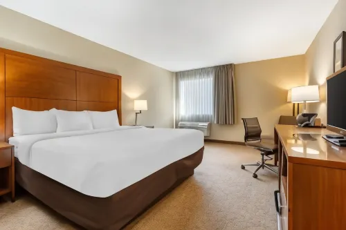 Comfort Inn & Suites Airport Convention Center - parking