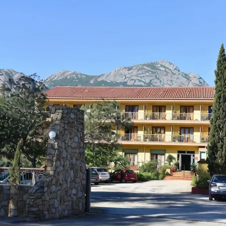 Hotel Cyrnea