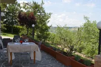 Villa surrounded by the green hills of the Marche just 10 minutes from the sea - อพาร์ทเม้นท์
