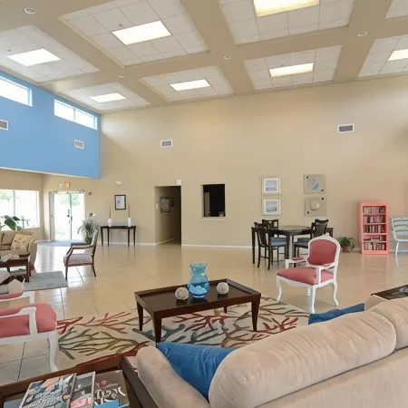 Beautiful Condo Close To Beaches
