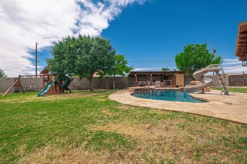 Right at Home-Midland Sprawling Ranch House with Pool Cabana and Playground - 4つ星