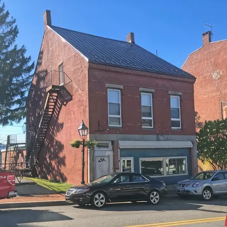 Apartment over shops in Bath Historic District