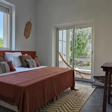 Bel Appartement Climatisé Avec Jardin et Piscine Отели в г. Обена