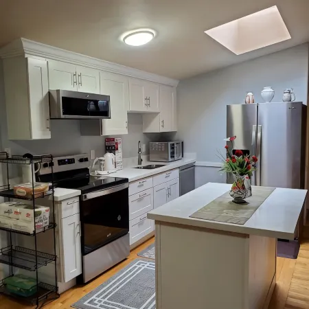 Home 5-7 minutes from Sea-Tac airport,