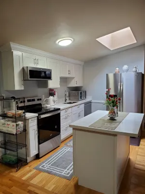 Home 5-7 minutes from Sea-Tac airport, - Bungalows