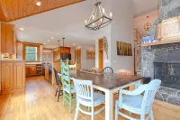 9 Bedroom Estate, Sleeps 24, Pool, Hot Tub, Movie Theater, Game Room - Wifi