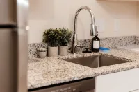 Cozy 1-bedroom Modern Apartment: Central to Raleigh, Durham, Chapel Hill - Gym