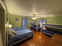 Spacious 6-bedroom house in Hearne with WiFi, AC - Wi-Fi