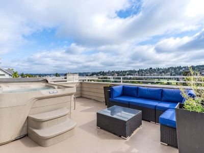 Majestic Views with a Hot Tub!