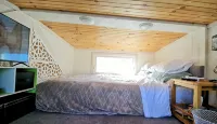 R & R's Modern Retreat