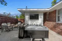 5 Star Luxury Rental Just 5 min from Masters/Hot Tub/Fire Pit/EV Charger