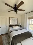 Cozy and accomodating designer home near downtown and McKennan Park - sleeps 10+