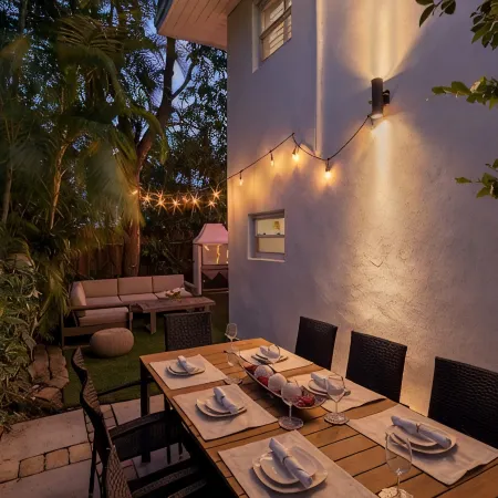 Oasis In the heart of Miami! Luxury Villa! 10m to Beach! Private Gym and Pool !!