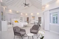 The Sun Seeker Villa Ja Luxury10 bedrooms. Fully staffed. Great for large groups Hotel di 