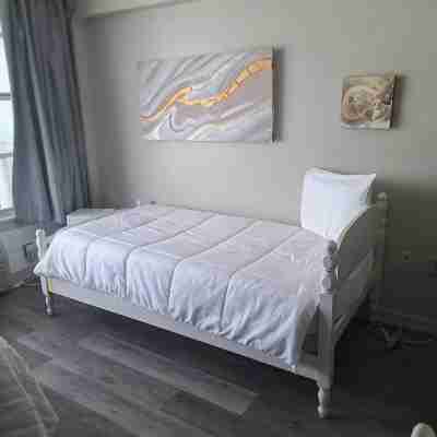 Come chill with us.  Enjoy this cozy condo with beach access and a pool. Rooms