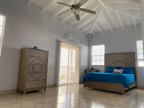 Home on the Hill with Ocean View - 2 ดาว