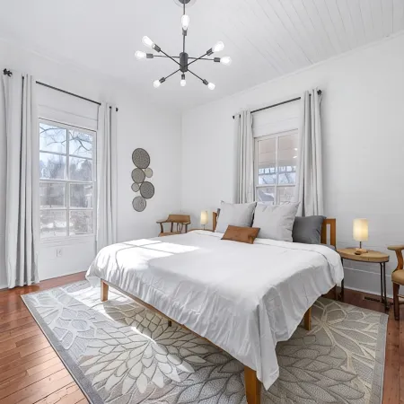 Remodeled Historical Home in Downtown Warm Springs