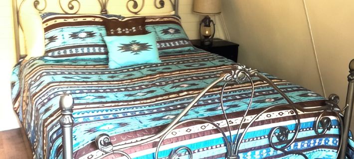 Cozy Bear Den Hotels in Otero County