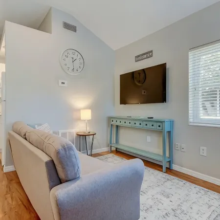 Spacious studio in Downtown Dunedin! Super Cute and Comfortable!